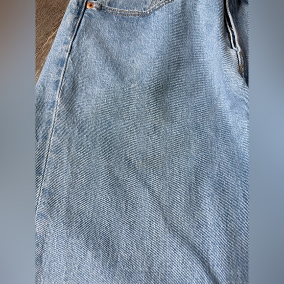 Levi’s Wedgie Hi Rise Denim Jeans Straight Distressed Hem Light Wash Size 31 27 - Picture 4 of 9